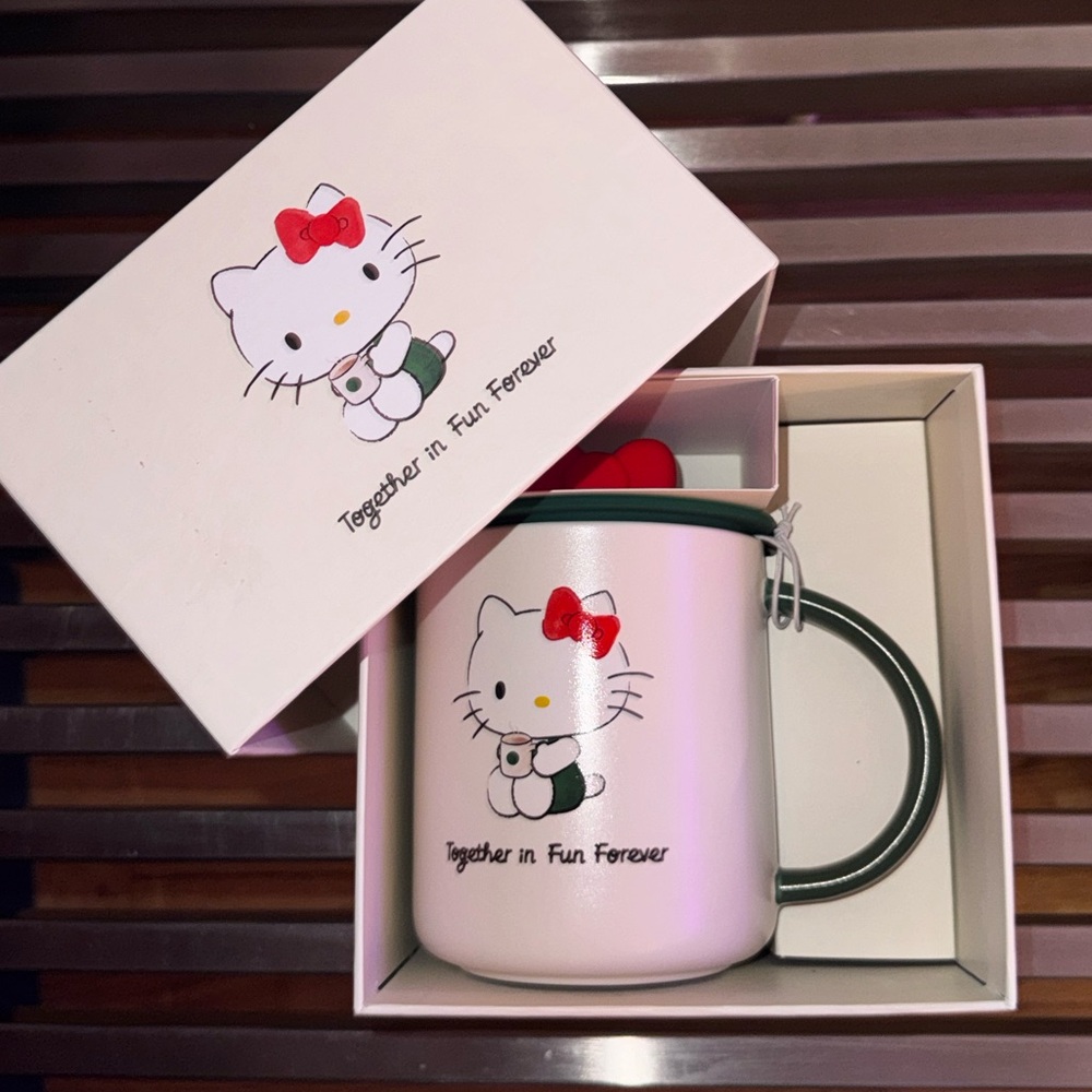 NWT♥️2025 Starbucks Hello Kitty Ceramic Mug with Silicon Red Bow and Green Lid - Picture 2 of 5